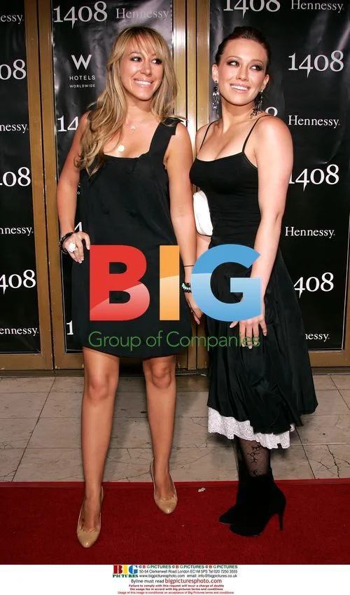 Actresses HILARY & HAYLIE DUFF at '1408' Premiere