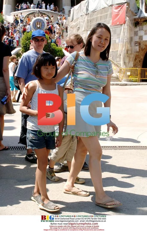 Soon Yi with daughters in Barcelona