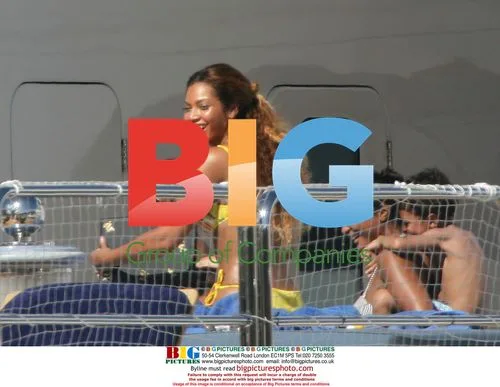 Beyonc Knowles Enjoys Yacht Ride on French Riviera