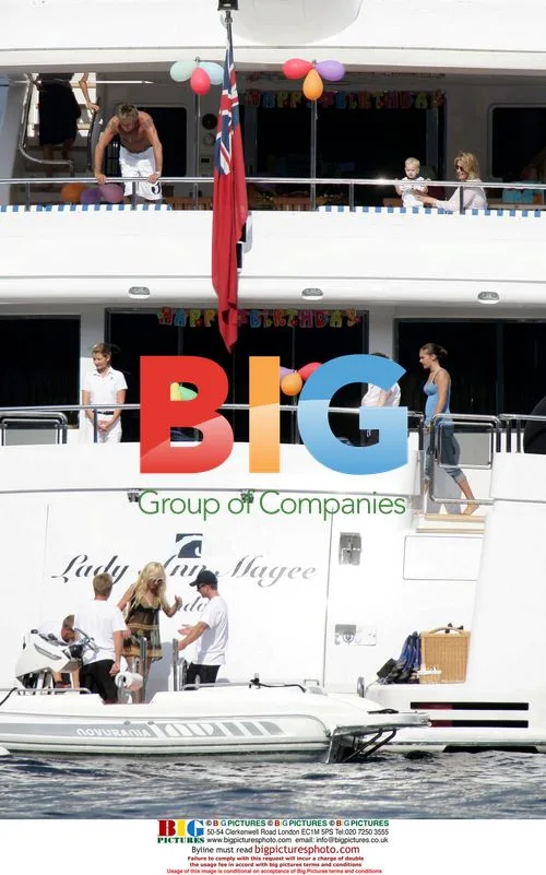 Rod Stewart, Penny Lancaster and Family on Yacht in Portofino