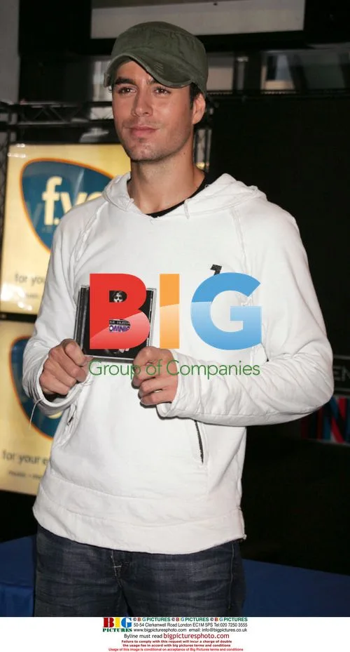 Enrique Iglesias promotes 'Insomniac' in NYC