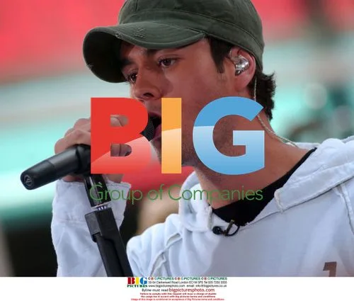 Enrique Iglesias Performs on 'Today Show'