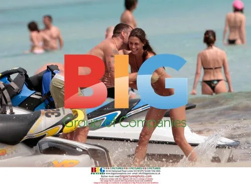Cristian Vieri and Melissa Satta Flirting on Beach