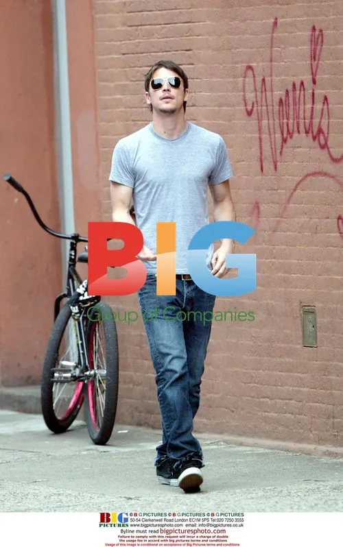 Josh Hartnett Steps Out in NYC