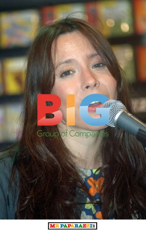 Nerina Pallot at Union Street Fopp store