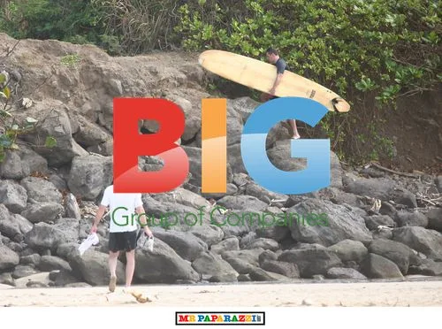 Matt Damon and Ben Affleck Surfing in Hawaii