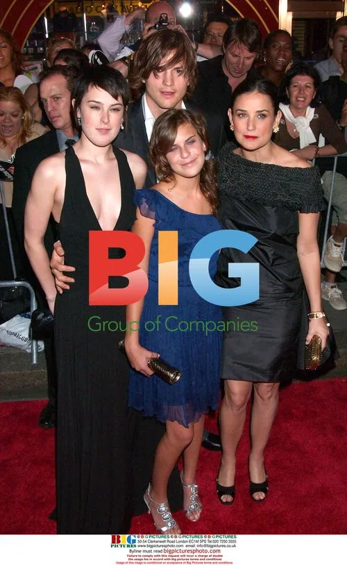 Tallulah Willis, Rumer Willis, Ashton Kutcher and Demi Moore at "Live Free Or Die Hard" Premiere