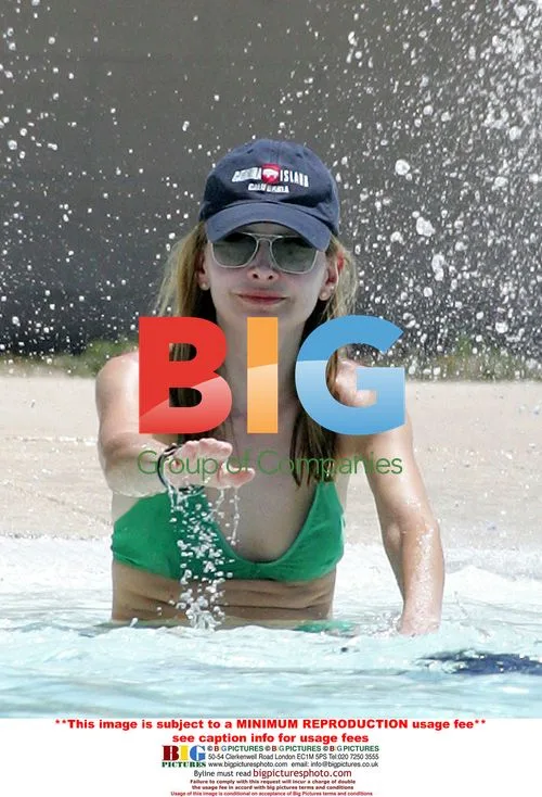 Calista Flockhart takes son to pool