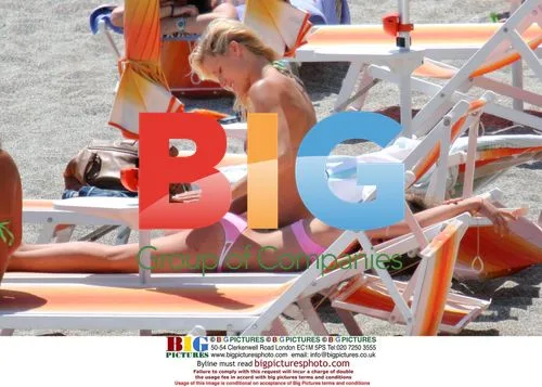Michelle Hunziker and daughter on beach holiday
