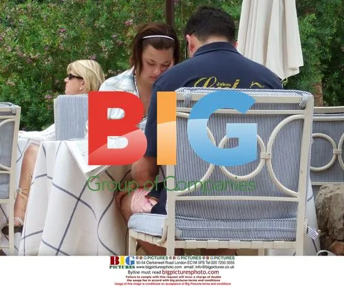 Ant and Lisa Relax on Holiday