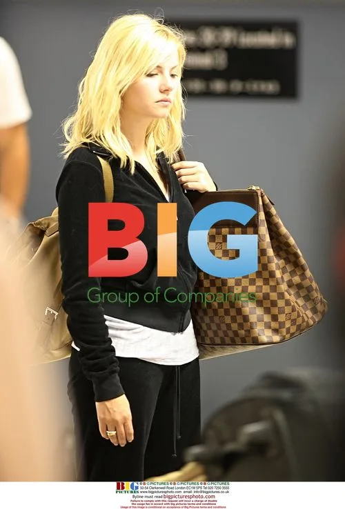 Elisha Cuthbert and Sean Avery Arrive at LAX