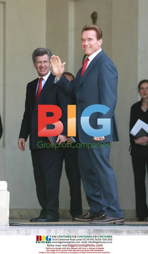 Arnold Schwarzenegger visits Sarkozy at Elysee Palace