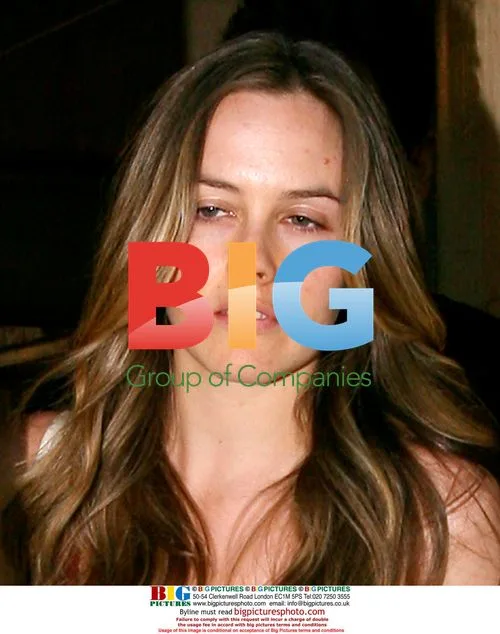 Alicia Silverstone Leaving Hair Salon