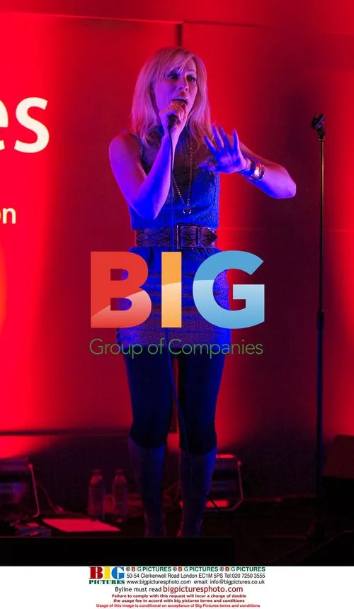 Natasha Bedingfield acoustic performance in London