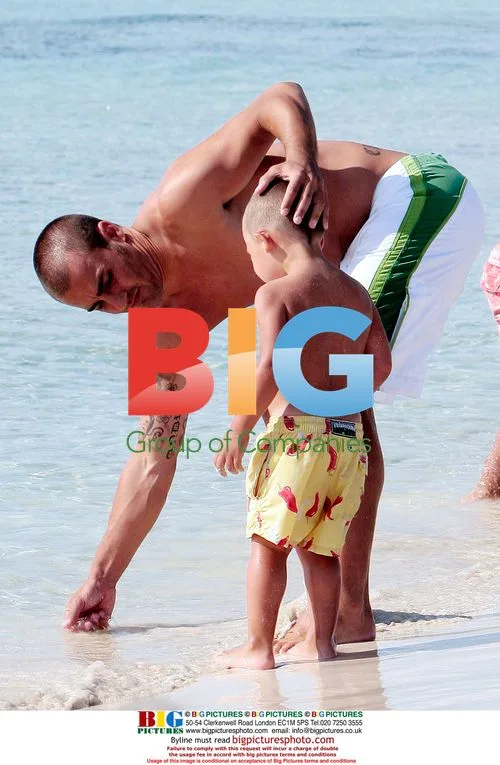 Fabio Cannavaro with family meets Massimo Oddo