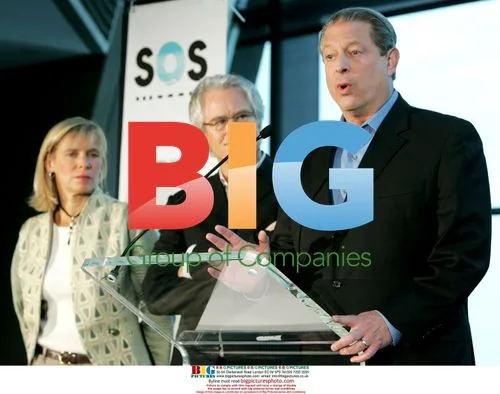 Al Gore Promotes Live Earth Climate Change Awareness