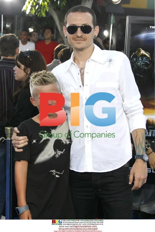 Chester Bennington and son at Transformers premiere