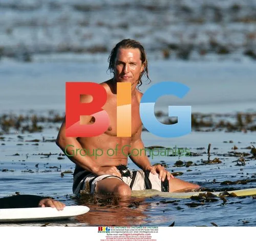 Matthew McConaughey on Set of "Surfer Dude"
