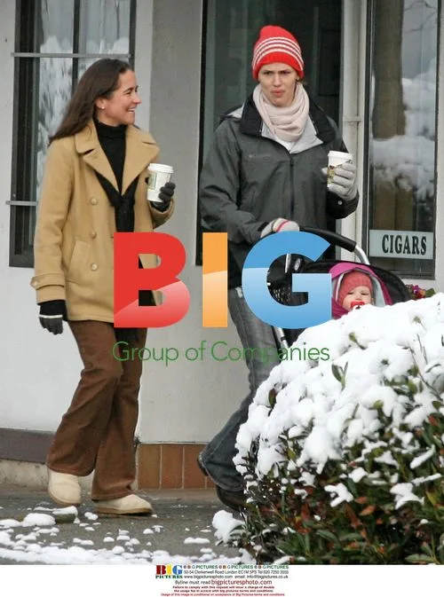 Jennifer Garner and Daughter Violet Bundle Up in Vancouver