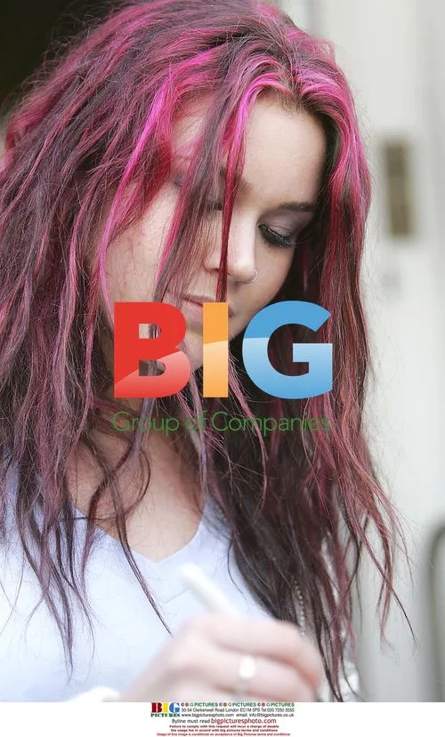 Joss Stone Signing Autographs