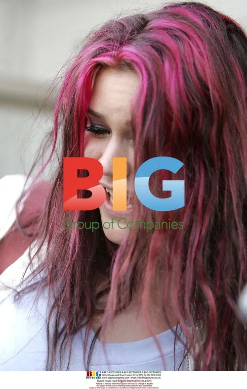 Joss Stone signing autographs