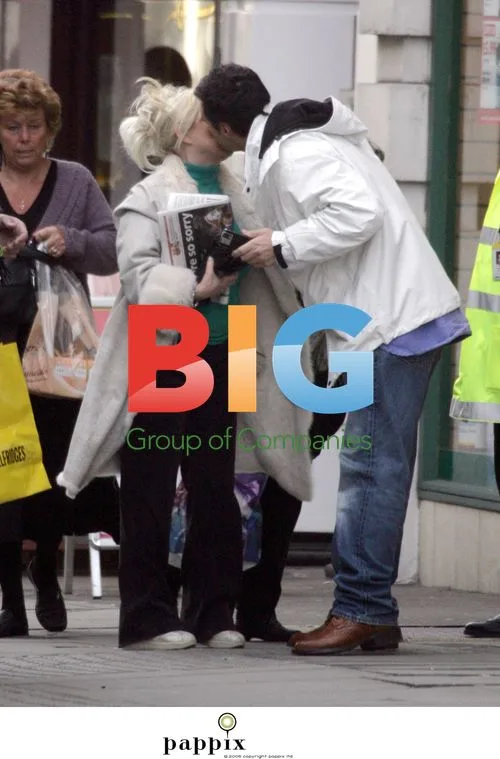 Barbara Windsor and Dale Winton shopping