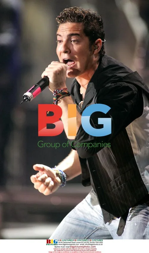 David Bisbal performs at Viva Romance show