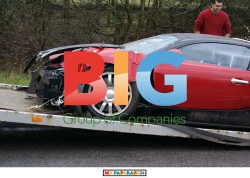 £830,000 Bugatti Veyron involved in crash