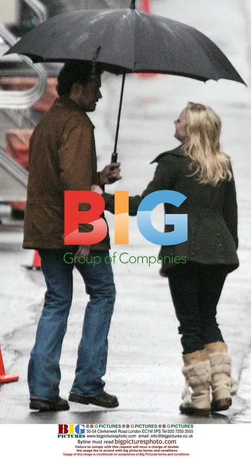 Anne Heche and James Tupper on "Men in Trees" set