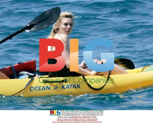 Kirsten Dunst Kayaks in Maui