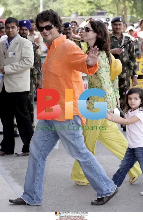 Liz Hurley and Arun Nayar at Jodhpur Airport