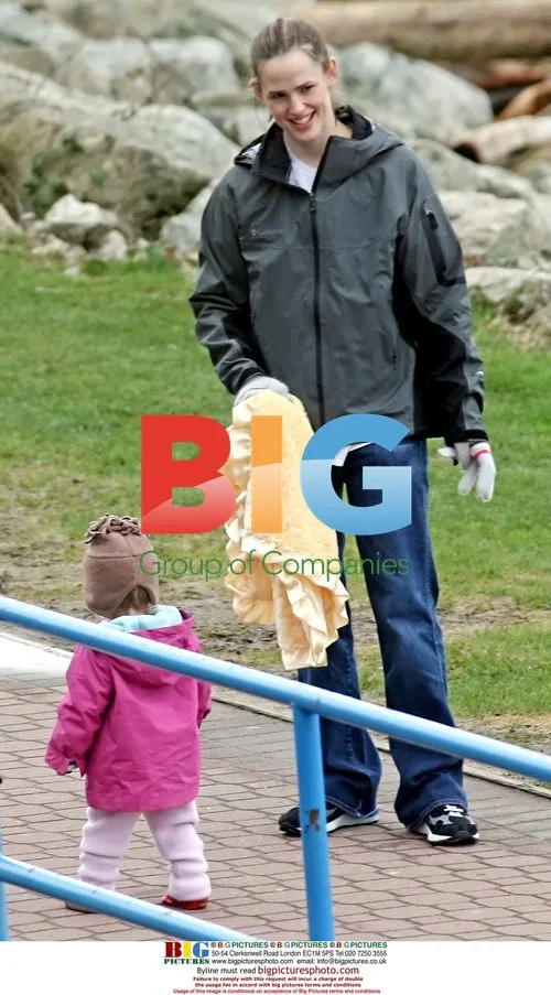 Jennifer Garner and Violet Take Baby Steps in Vancouver