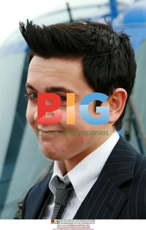 Ray Quinn Arrives in Branded Helicopter
