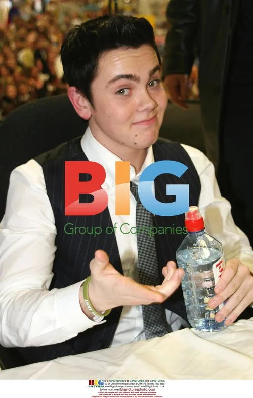 RAY QUINN Launches Debut Album