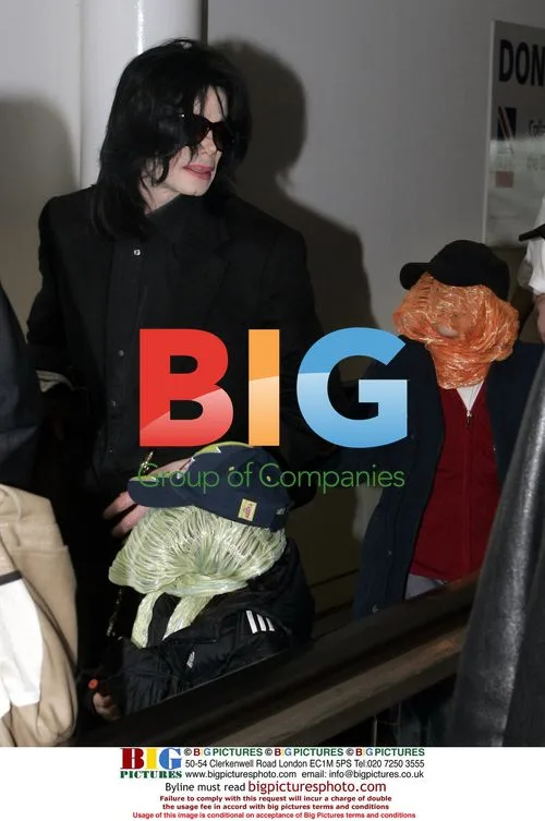 Michael Jackson Arrives in London with Kids