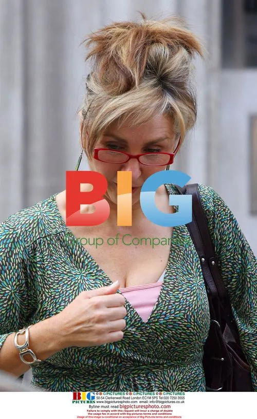 Lesley Garratt's Wardrobe Malfunction