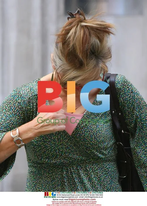Lesley Garratt's Wardrobe Malfunction