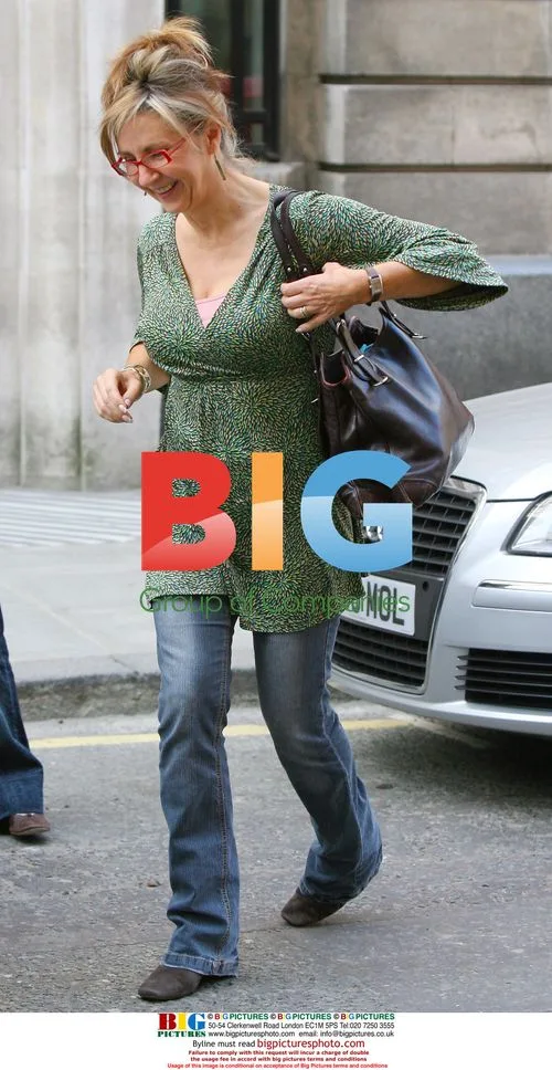 Lesley Garratt's Wardrobe Malfunction