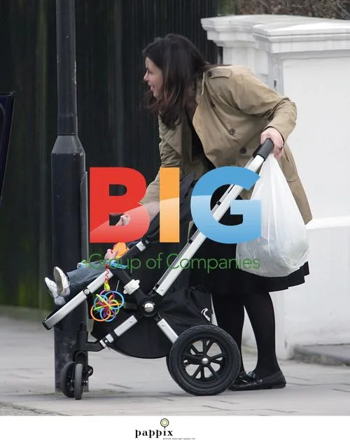 Kirstie Allsopp Shops with Baby in London