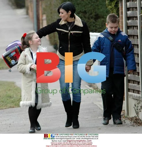 Kym Marsh Fetches Kids from School