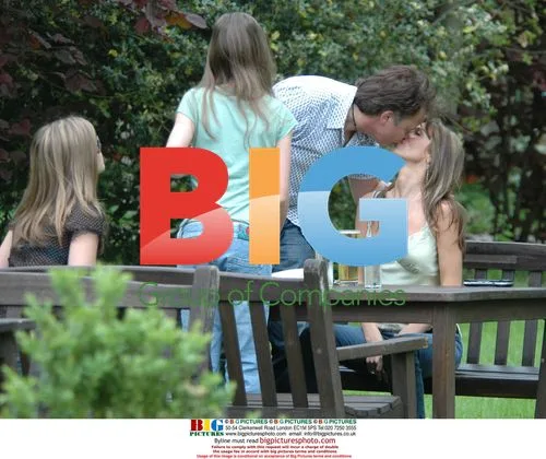 Paul Young's Family Outing at Local Pub