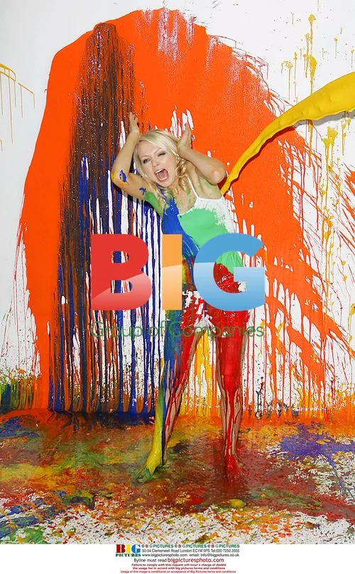 Hannah Sandling gets messy at Ideal Home show