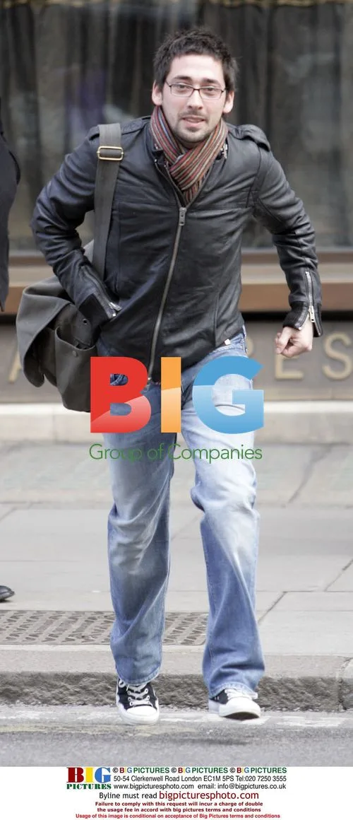 Tara Palmer Tomkinson and Colin Murray shopping