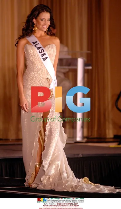 Miss USA 2007 hopefuls take to the stage