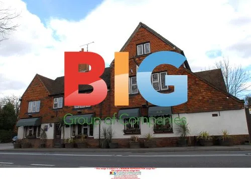 Pregnant Katie Price and Peter Andre Pub Visit