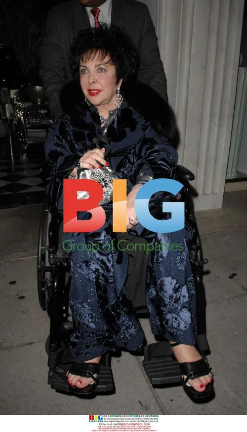 Rare Sighting of Golden Era Actress Elizabeth Taylor