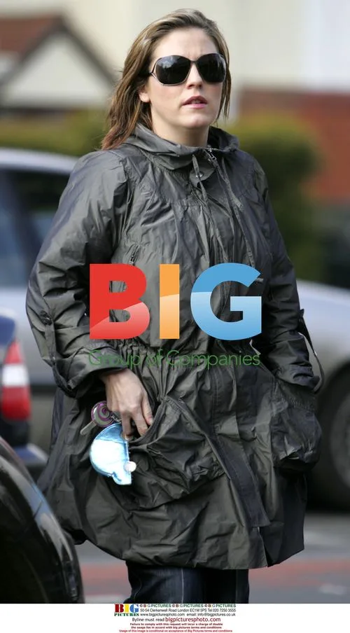 Jessie Wallace Spotted at Local Store