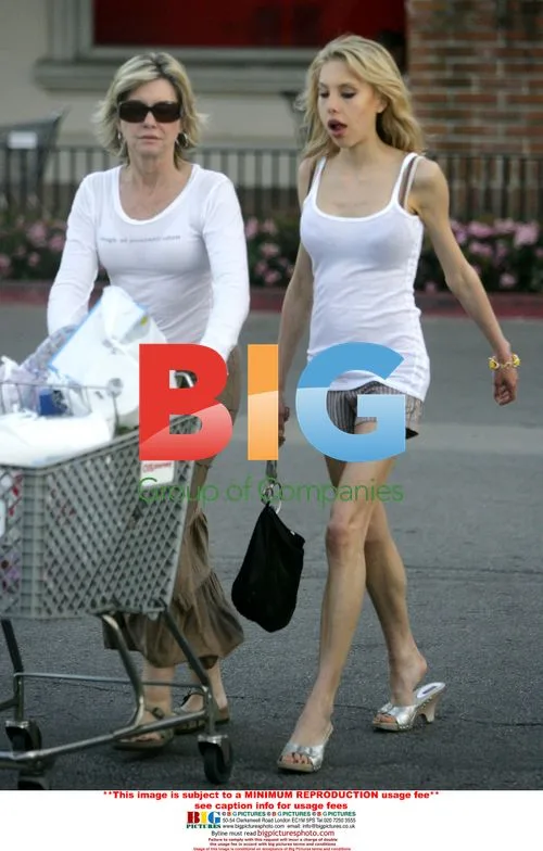Olivia Newton-John and Chloe Lattanzi Grocery Shopping
