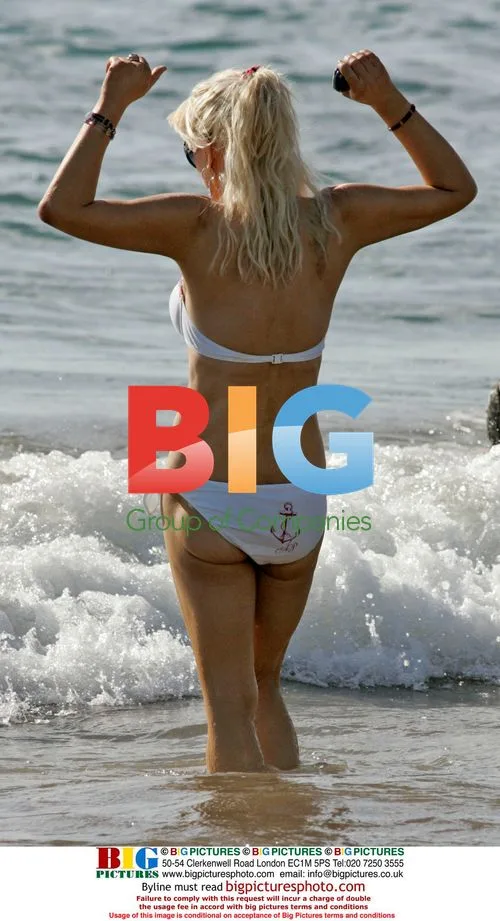 Courtney Love Has Fun in Maui