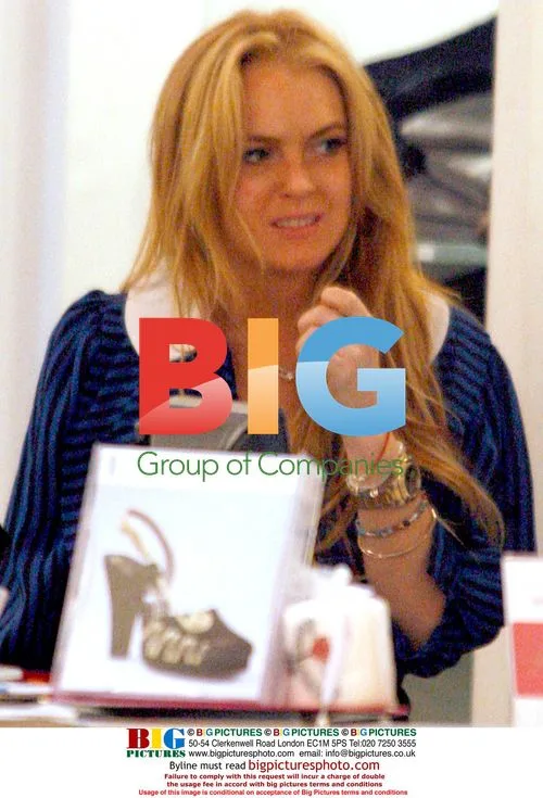 Lindsay Lohan Goes Shopping